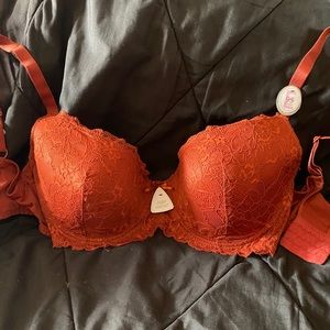 NWT 34C very soft lace bra